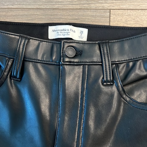 Abercrombie & Fitch Women's Black Vegan Leather 90s Straight Pant - Picture 8 of 9